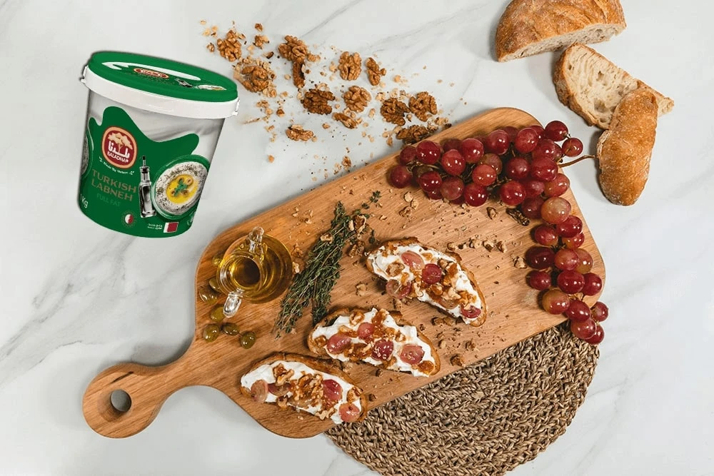 Blog Tartines with labneh, roasted red grapes and walnuts