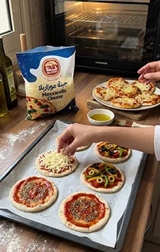 Recipe بيتزا صغيرة بالجبنة