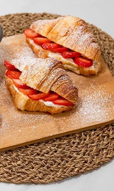 Recipe كرواسون الفراولة والجبن الكريمي